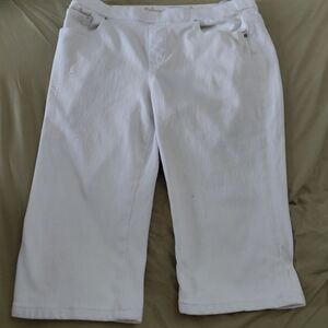 Belle by Kim Gravel White Capris Size 12